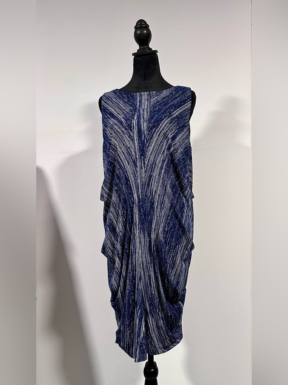 Vivienne Tam Navy and White Abstract Brushstroke Sleeveless Dress - Picture 1 of 7